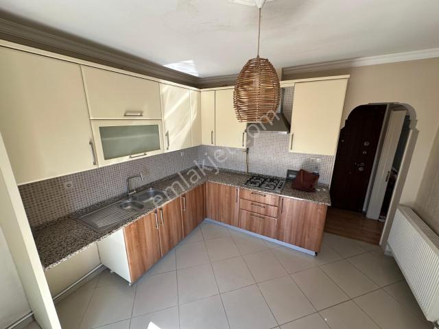 Karabağlar'da Satılık 190 M² Geniş Balkonlu 5+1 Daire