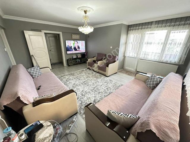 Karabağlar'da Site İçi 3+1 125 M2 Bakımlı Satılık Daire