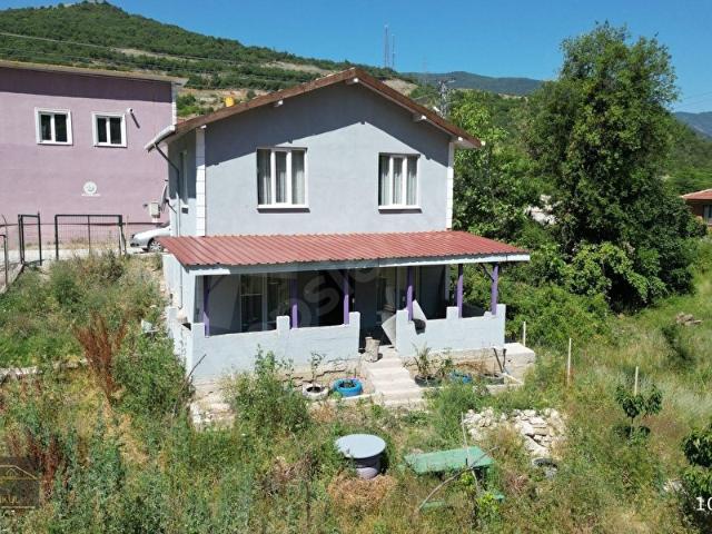 KARABÜK MERKEZ PİRİNÇLİKTE ÖZENLE YAPILMIŞ 2 KATLI EV VE ARSASI