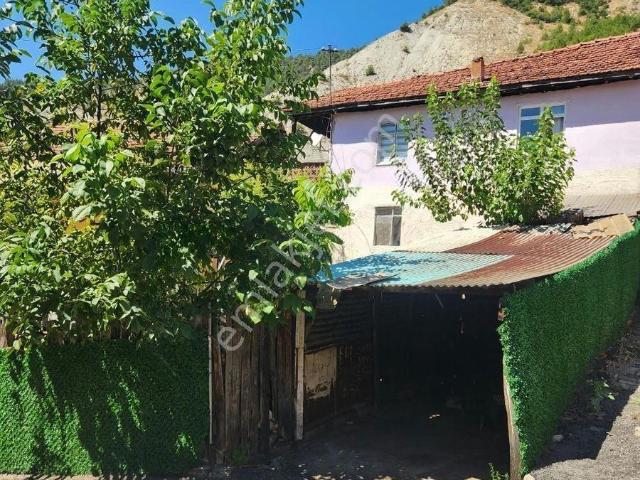 Karabük Atatürk Mahallesinde İki Katlı Satılık Müstakil Ev Ve Arsası