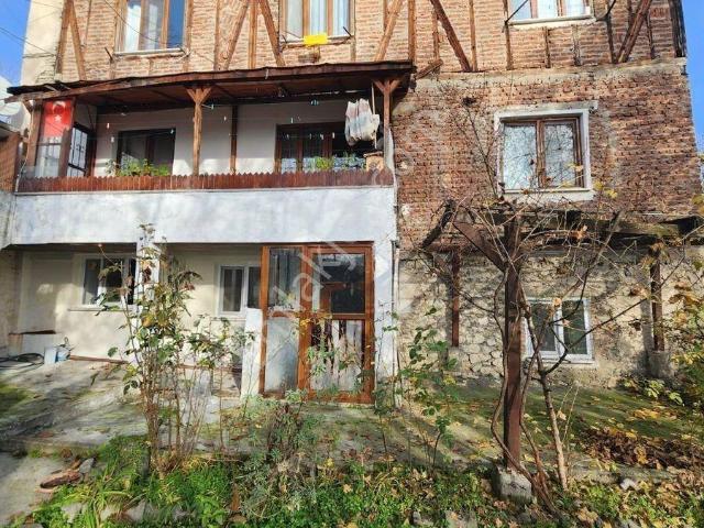 Karabük Safranbolu Çeşme Mahallesinde Tarihi Ev Ve Arsası