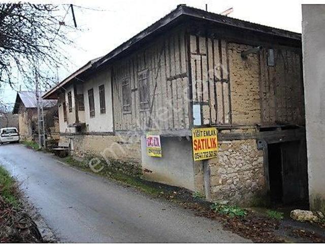 Karabük Safranbolu Aşagı Dana Köy De Satılık Köy Evi Ve Behçeler