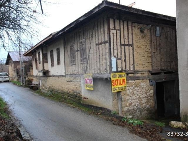 KARABÜK SAFRANBOLU AŞAGI DANA KÖY DE SATILIK KÖY EVİ VE BEHÇELER