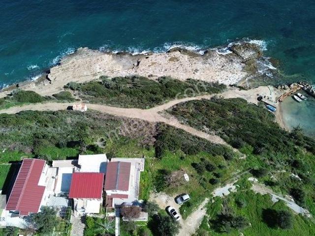 Karaburun Boyabağı'nda Denize Sıfır 2+1 Eşyalı Daire