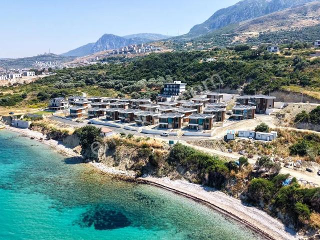 Karaburun Merkez Case Di Mare Sitesi Satılık Havuzlu 5+1 Villa