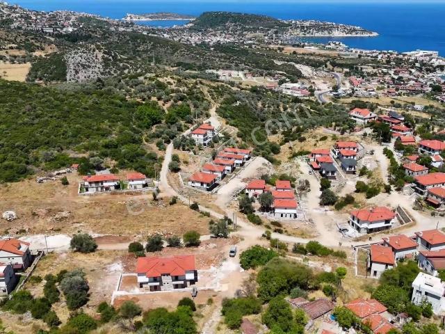 Karaburun Saipte Deniz Manzaralı, Geniş Bahçeli 130 M² Tripleks