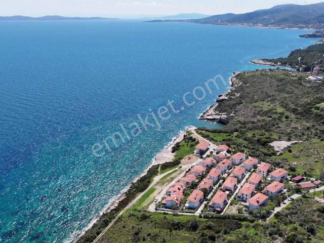 Karaburun Sasko Sitesi'nde Denize Sıfır Satılık Villa