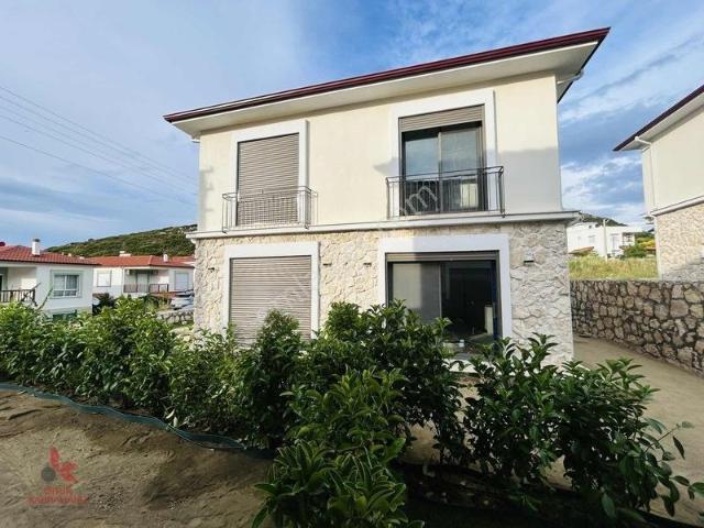 Karaburun'da Denize Yürüme Mesafesinde Bahçeli 2+1 Sıfır Villa
