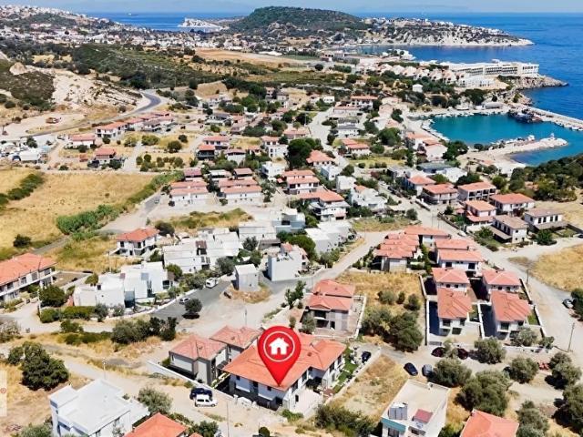 Karaburun'da Sahile 400 m Mesafede, Deniz Manzaralı Villa