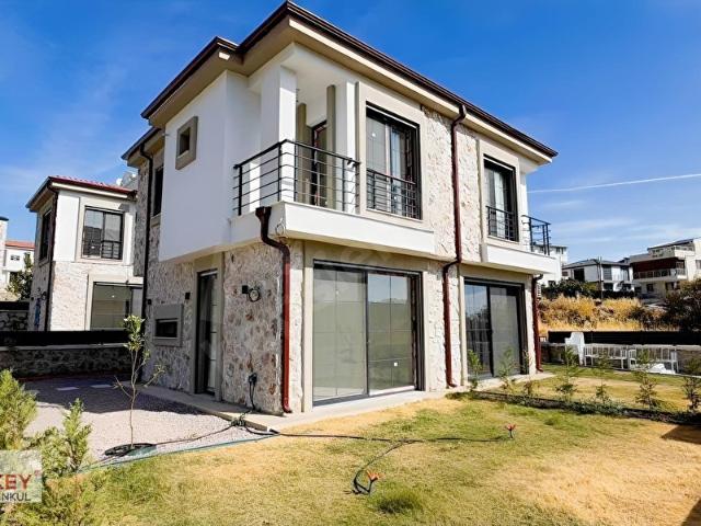 Karaburunda satılık villa deniz'e yürüme mesafesinde 400 metre