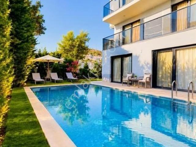 Karagedikte Müştemilatlı 7+2 Müstakil Villa
