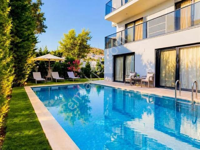 Karagedikte Müştemilatlı 7+2 Müstakil Villa