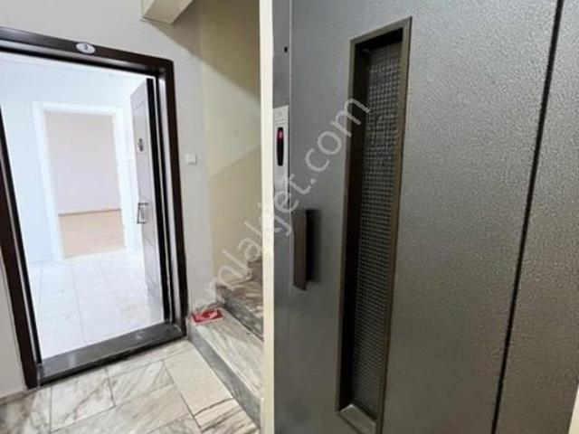 Karadeniz Emlak'tan Anayolun Üzerinde Satılık Geniş 2+1 Daire