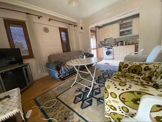 Karaköy Bölgesieşyalı Kiralık Arakat 2+1