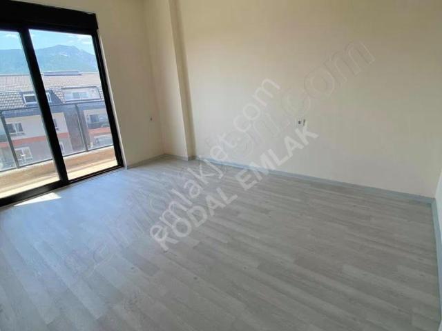 Karakocalı'da Havuzlu Sitede 1+1 Kiralık Daire