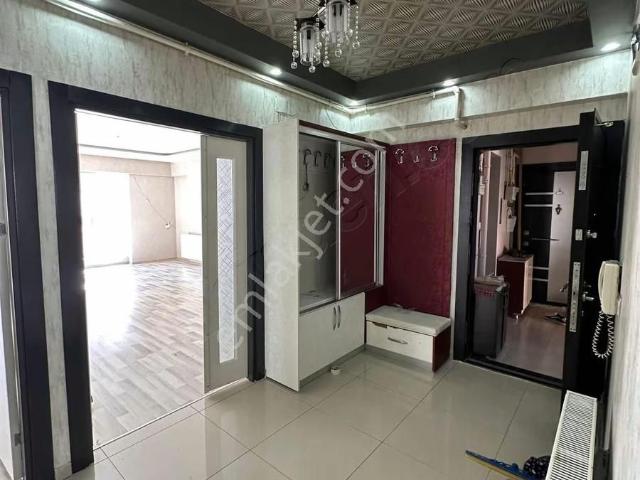Karaköprü 35 Metre Yola Yakın 4 Odalı Ara Kat Daire