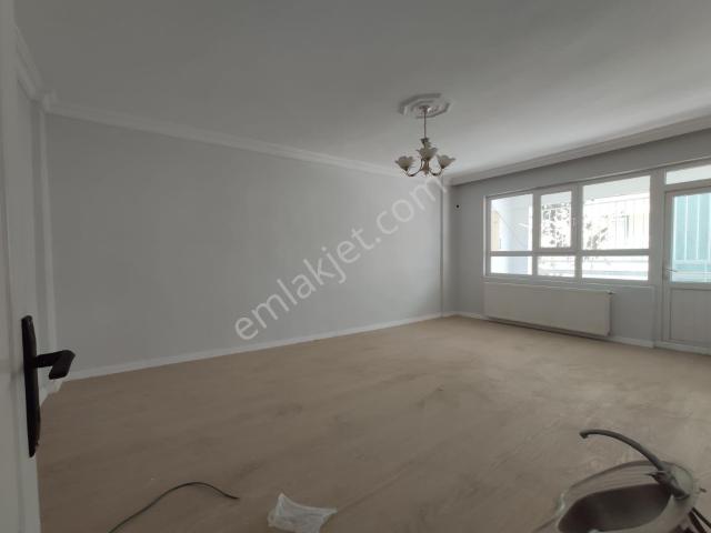 Karaköprü Belediye Yanı Uygun 3+1 Ara Kat Full Bakımlı Geniş Daire.