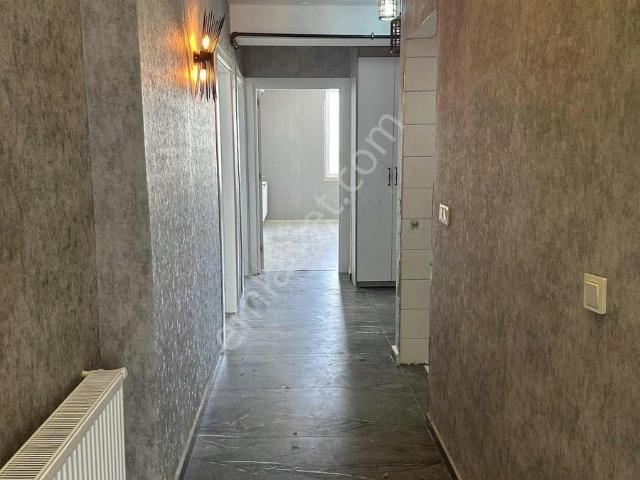 Karaköprü Seyrantepe Mahallesinde Satılık 2+1 Ara Kat