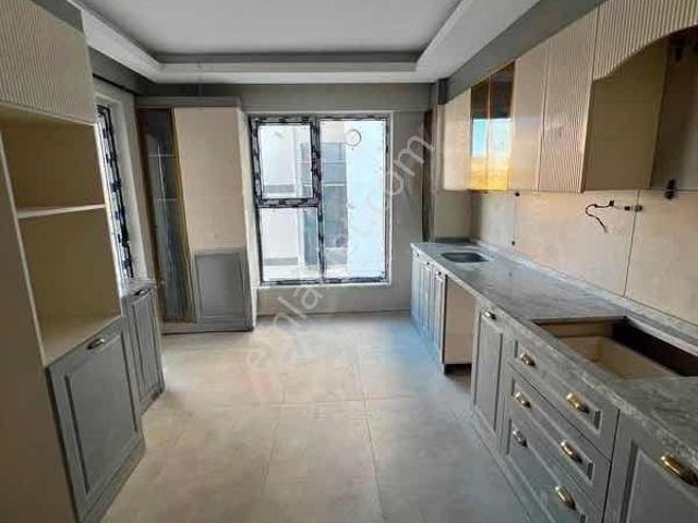 Karakaya Emlak'tan Yerden Isıtmalı Orta Kat Sıfır Kiralık Daire