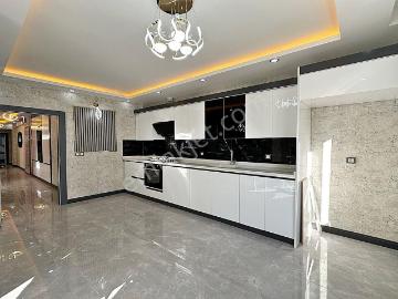 Karakaya'da Modern Tasarım & Ultralüks Donanımlı 3+1 Daire