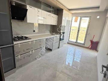Karakaya'da Sıfır Cepheleri Açık Bulvar Yakını 3+1 Daire