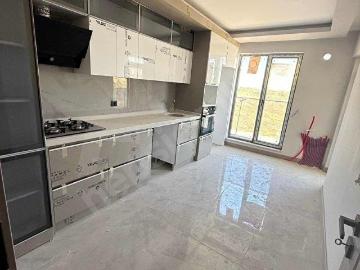 KARAKAYA'DA SIFIR CEPHELERİ AÇIK BULVAR YAKINI 3+1 DAİRE