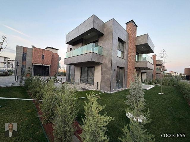 karakaş Emlak'tan Zincirlikuyu Mahallesi'nde satılık 4+1 villa