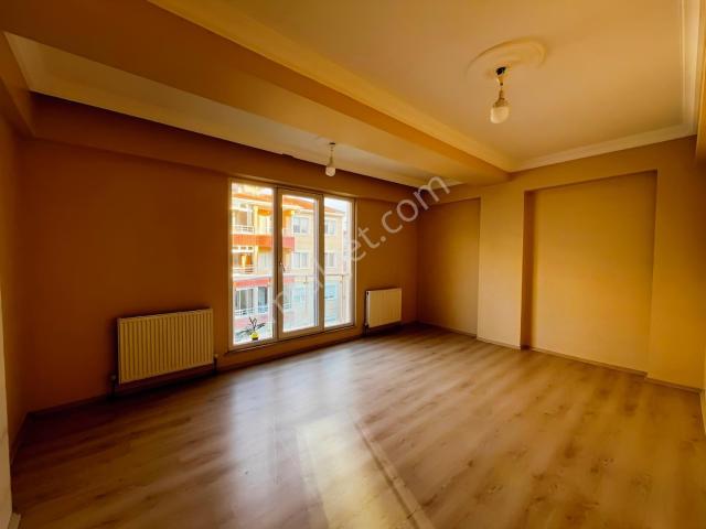 Karakaş Mahallesi Çarşı Merkezi Arakat Kiralık 2+1daire