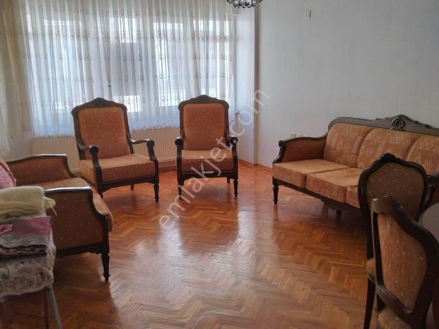 Karakaş Mahallesi'nde Full Eşyalı 2+1 Daire