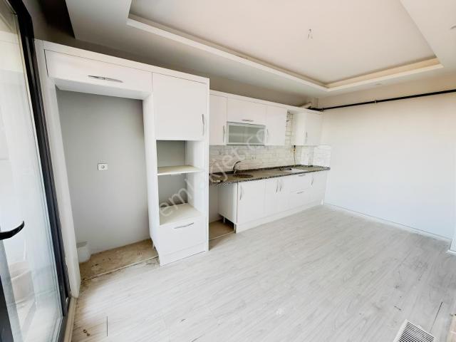 Karakaştan Reşatbeyde 202m² 6+1 Geniş Dubleks Daire