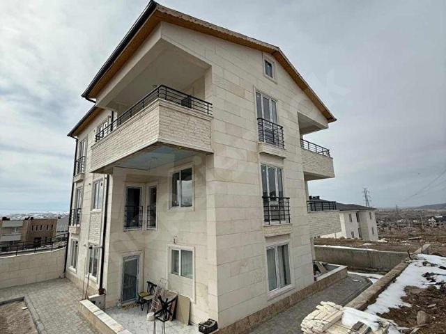 KARAKIZ EMLAKDAN EVKA MAH SATILIK 3+1 VE KILERLI LUKS DAİRELER