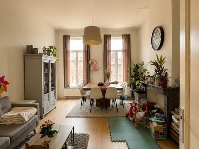 Karaktervol en lichtrijk appartement in een statig herenhui