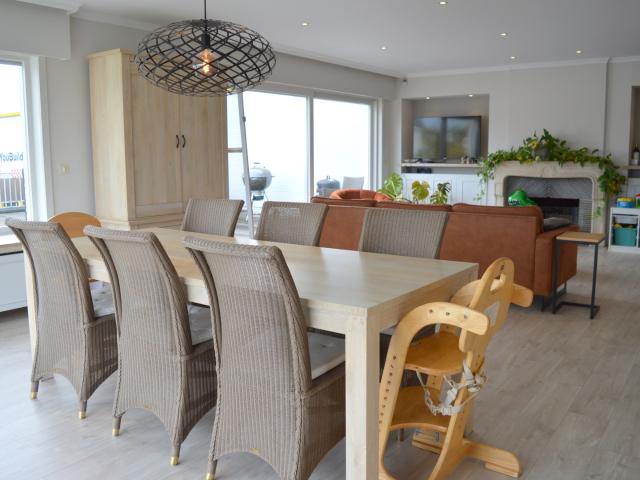 Karaktervol gerenoveerd appartement met 4 slaapkamers en ruim terras verbruik ingebrepen!