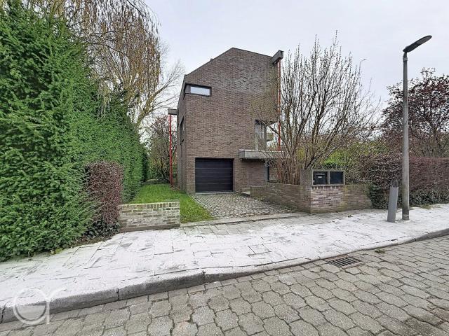 Karaktervolle architectenwoning met tuin, garage en uitstek