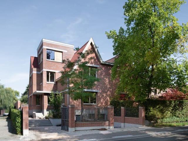 Karaktervolle architectenwoning met prachtige tuin – Mere.
