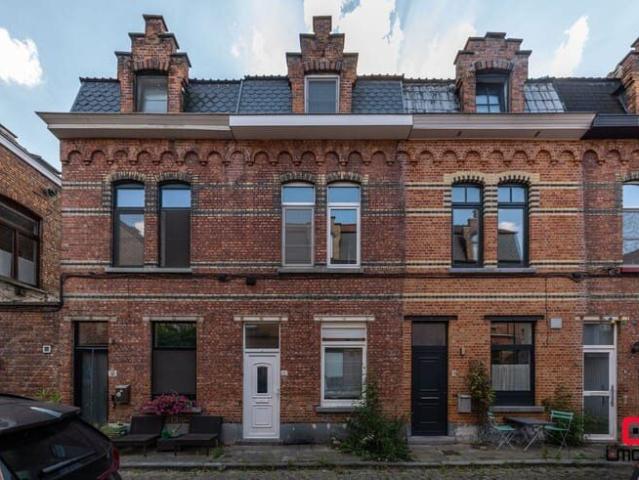 Karaktervolle en lichtrijke stadswoning nabij het Zuidpark