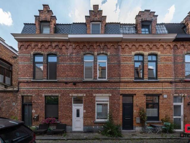 Karaktervolle en lichtrijke stadswoning nabij het Zuidpark