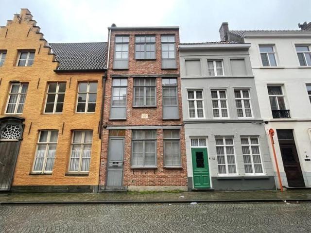 Karaktervolle gerenoveerde herenwoning te huur in hartje.