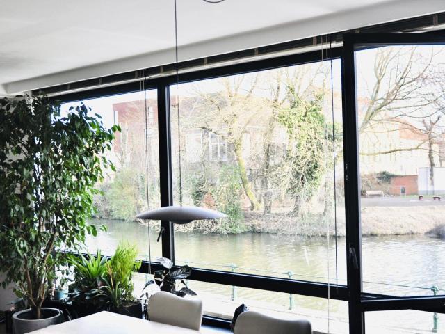 Karaktervolle lichtrijke woning in hartje Gent aan de Leie