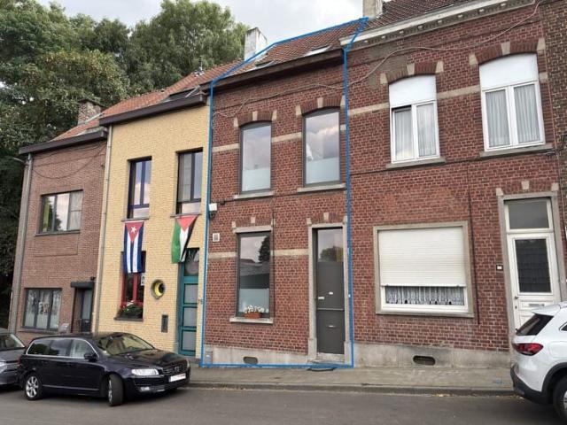 Karaktervolle rijwoning met drie slaapkamers en stadstuin.