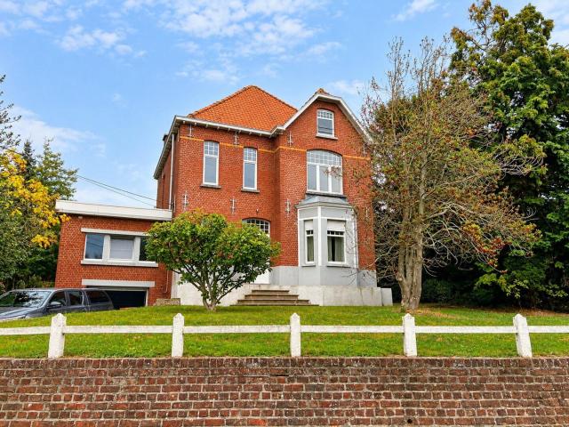Karaktervolle villa in het groen