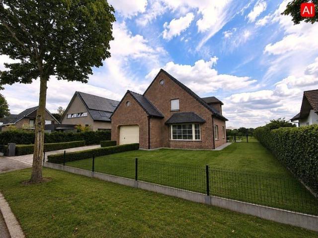 KARAKTERVOLLE WONING MET ZONGERICHTE TUIN | 4 SLPKS | 2 GAR