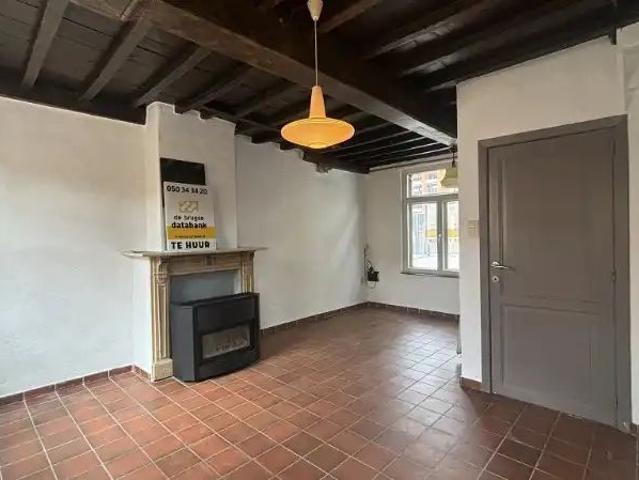 Karaktervolle 2 slaapkamerwoning met ruim TERRAS te huur in Brugge
