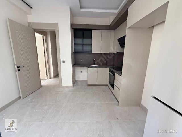 KARAKUŞ EMLAK'TAN SIFIR,CADDE ÜZERİ SÜPER LÜKSYERDEN ISITMA 3+1