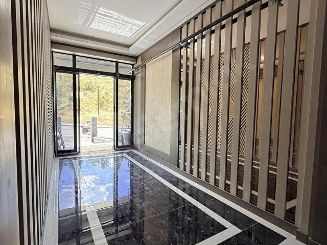KARAKUŞ EMLAK'TAN SIFIR,CADDE ÜZERİ SÜPER LÜKSYERDEN ISITMA 3+1