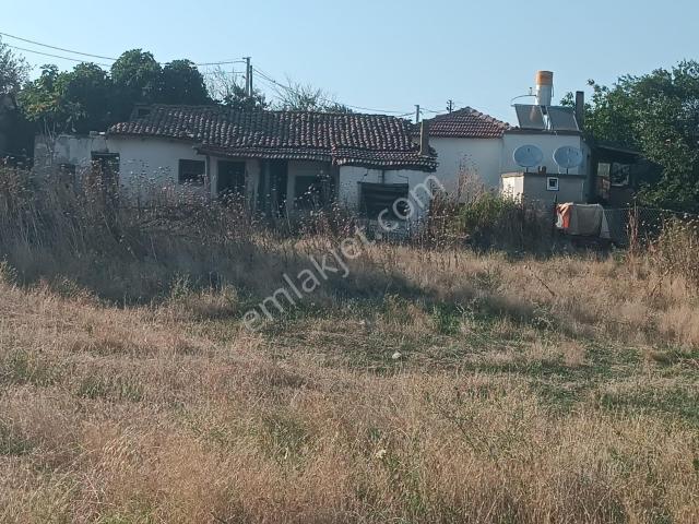 Karahamza Köyünde Acil Satılık Müstakil Ev Ve Arsası