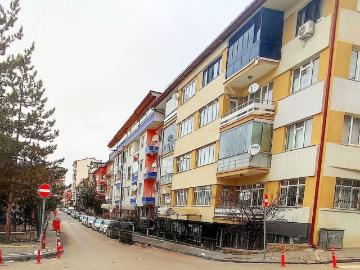 Karahan Emlak'tan İstasyon Cad.devlet Hastanesi Yanı Satılık 2+1