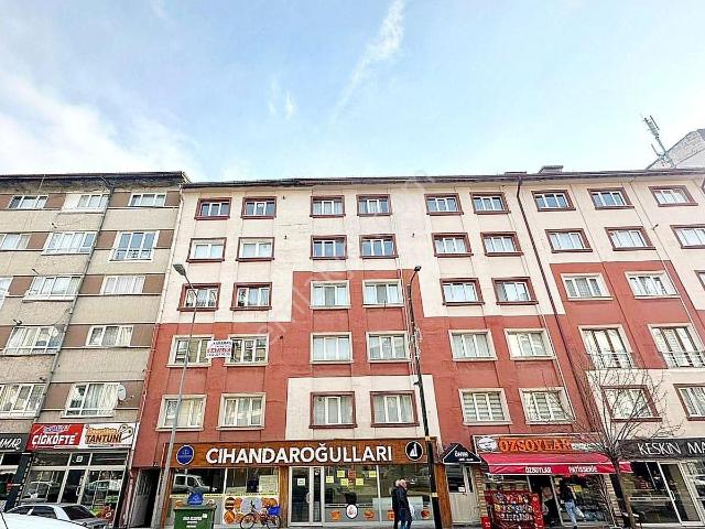 Karahan Emlak'tan Satılık 2+1 Daire*çarşının Göbeğinde*2.kat