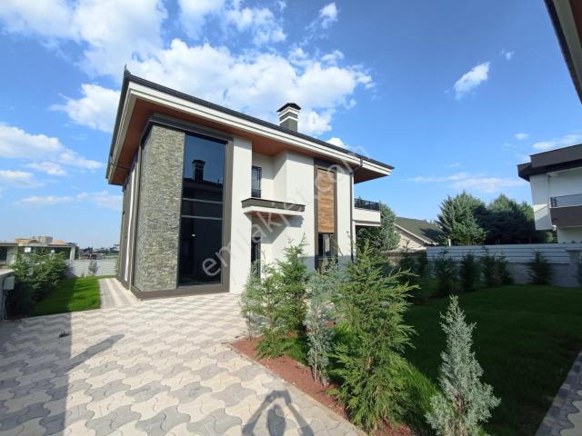 Karahüyükde Satılık 4+1 Villa
