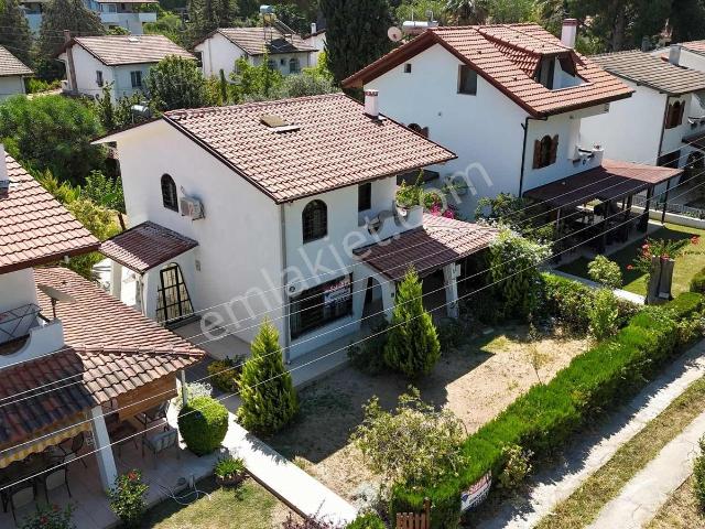 Karaova Mahallesi Yuvam Sıtesı'nde Satılık 3+1 Villa